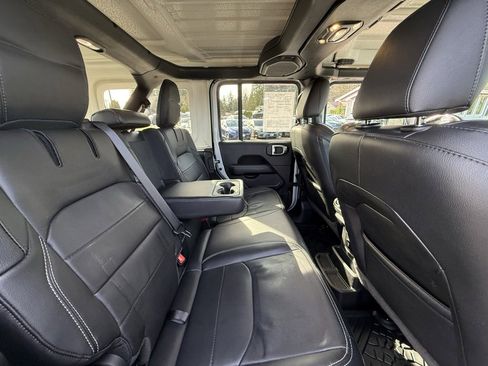 Used 2022 Jeep Wrangler Unlimited Sahara w/ Cold Weather Group image 18