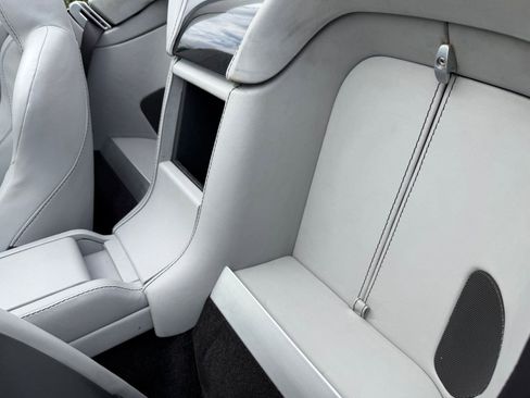 Used 2016 Aston Martin V8 Vantage GT image 21