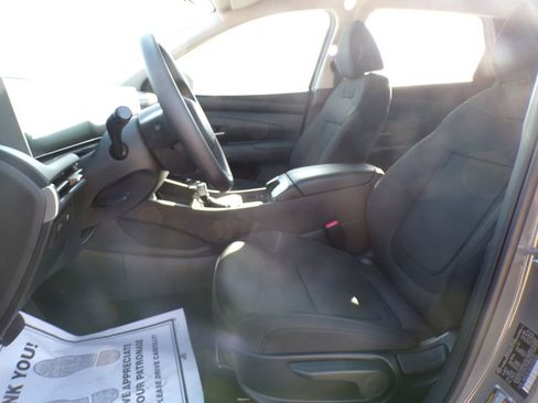 Used 2025 Hyundai Tucson SE image 16