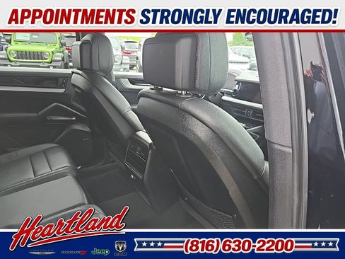 Used 2024 Porsche Cayenne w/ Premium Package AWD/4WD image 84