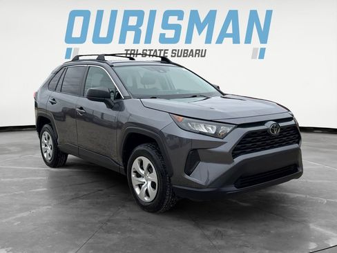 Used 2021 Toyota RAV4 LE image 1