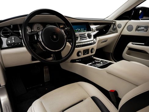 Used 2018 Rolls-Royce Wraith RWD image 30