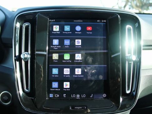 Used 2025 Volvo XC40 B5 Core image 22