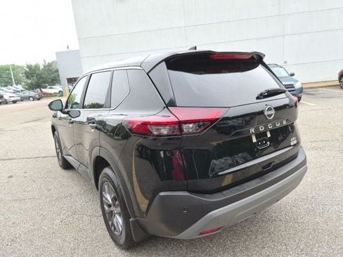 Used 2023 Nissan Rogue S AWD/4WD image 7