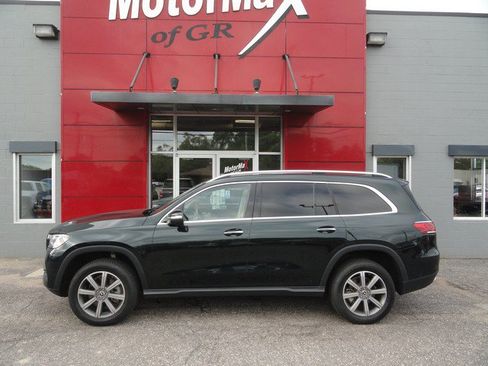Used 2023 Mercedes-Benz GLS 450 4MATIC image 2