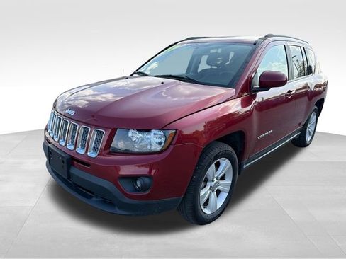 Used 2017 Jeep Compass Latitude image 3