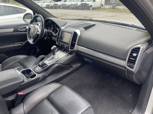 Used 2011 Porsche Cayenne S image 10