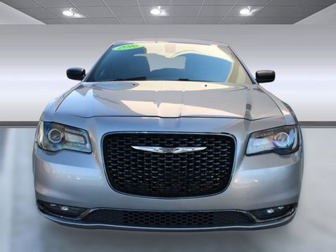 Used 2016 Chrysler 300 S image 6