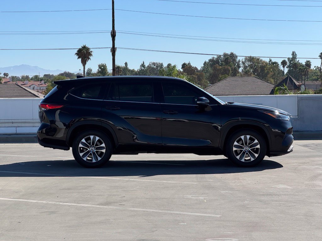 Used 2022 Toyota Highlander XLE FWD image 31