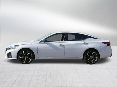 Certified 2023 Nissan Altima 2.5 SR w/ SR Premium Package AWD/4WD image 4