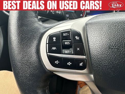 Used 2022 Ford Explorer XLT w/ Equipment Group 202A AWD/4WD image 17