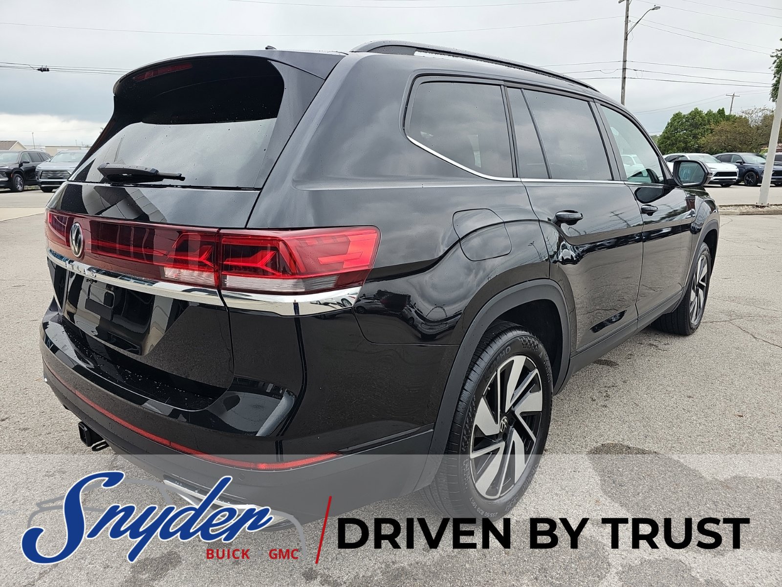 Used 2024 Volkswagen Atlas SE FWD image 7