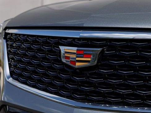 Used 2025 Cadillac XT4 Premium Luxury image 9