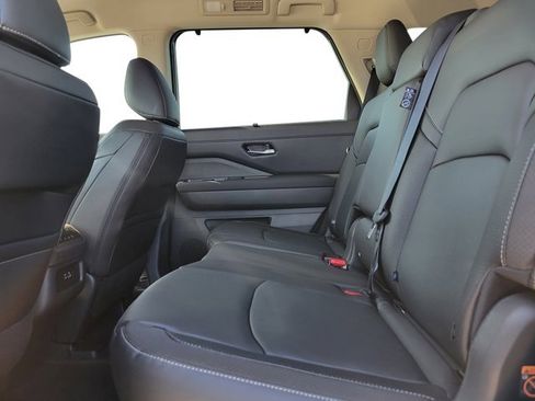 New 2025 Nissan Pathfinder SL image 28
