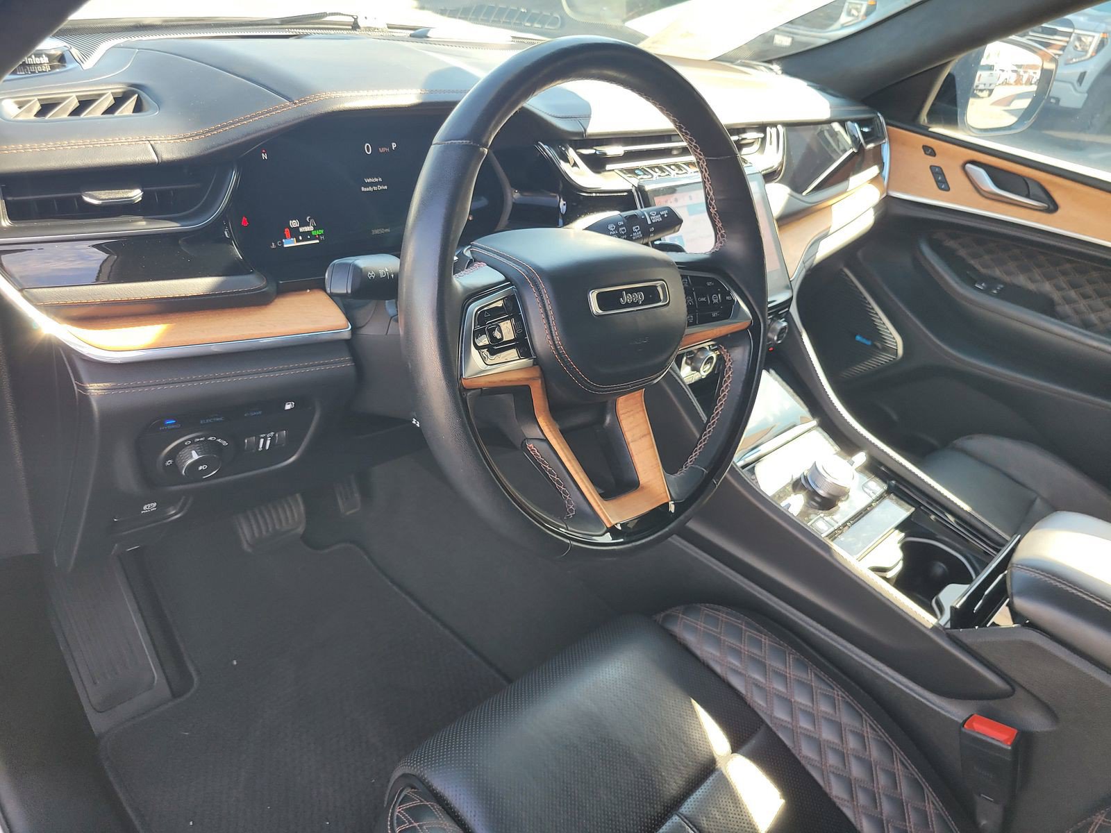 Used 2023 Jeep Grand Cherokee Summit AWD/4WD image 8