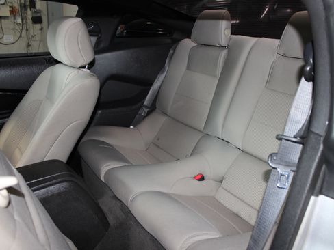Used 2013 Ford Mustang Coupe RWD image 23