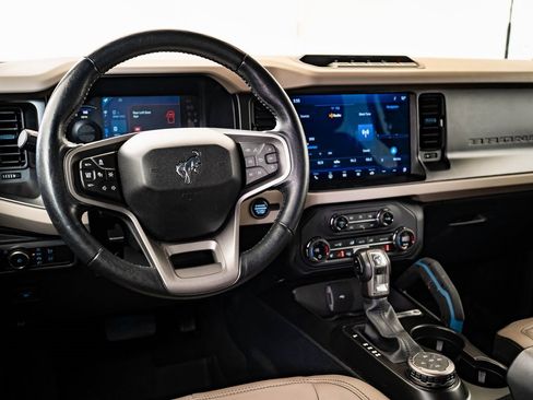 Used 2023 Ford Bronco Wildtrak image 4