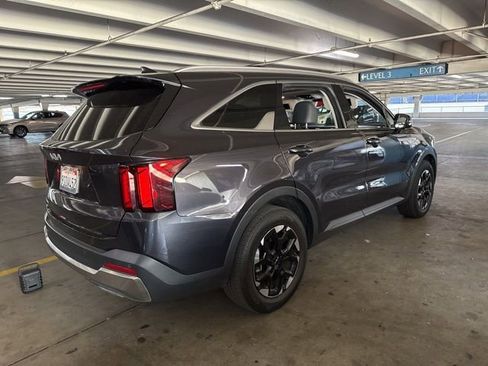 Certified 2025 Kia Sorento S w/ Panoramic Sunroof Package image 3