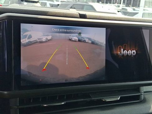 Used 2024 Jeep Wrangler Unlimited AWD/4WD image 17