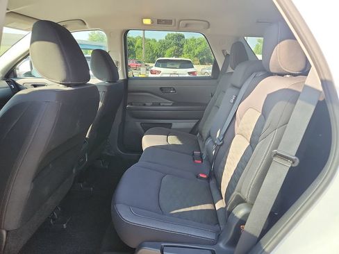 Used 2024 Nissan Pathfinder SV AWD/4WD image 10