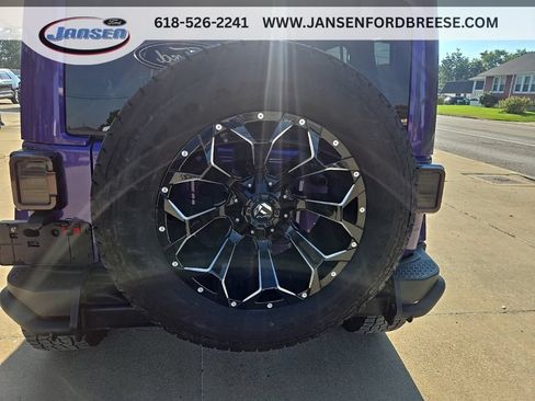 Used 2017 Jeep Wrangler Unlimited Sahara AWD/4WD image 8