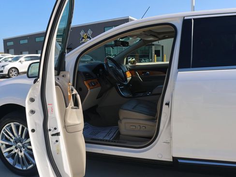 Used 2015 Lincoln MKX FWD w/ Equipment Group 102A image 27