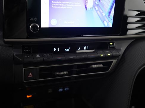 Used 2025 Toyota Camry SE image 20