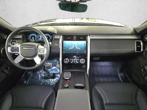 Used 2024 Land Rover Discovery Dynamic SE AWD/4WD image 8