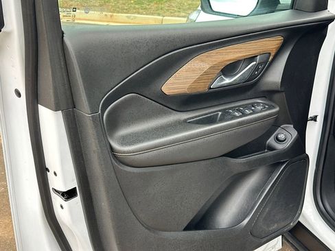 Used 2021 GMC Terrain SLE w/ Driver Convenience Package image 10