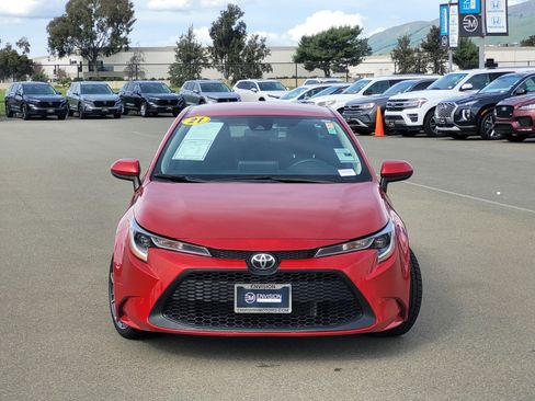 Used 2021 Toyota Corolla LE image 2