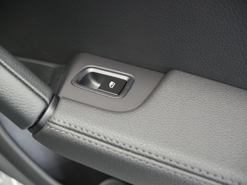 Certified 2026 Porsche Cayenne AWD/4WD image 34