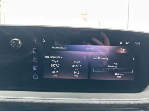 Used 2025 Buick Envista Preferred image 42