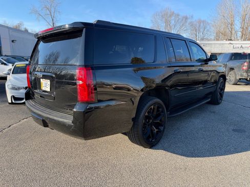 Used 2019 Chevrolet Suburban Premier image 3