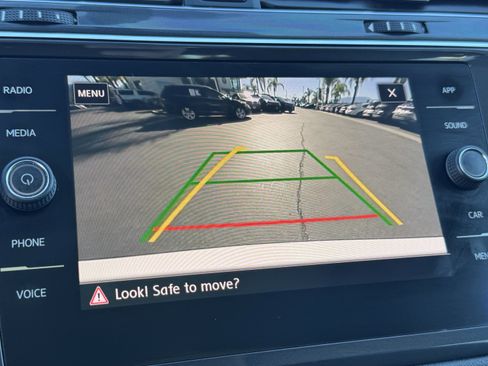 Certified 2019 Volkswagen Tiguan SE w/ Panoramic Sunroof Package image 27