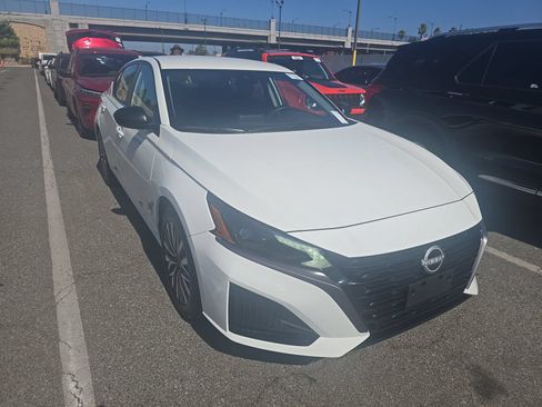 Used 2026 Nissan Altima 2.5 SV FWD image 2