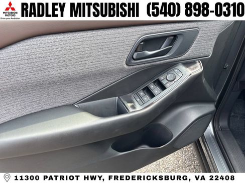Used 2023 Nissan Rogue S AWD/4WD image 5