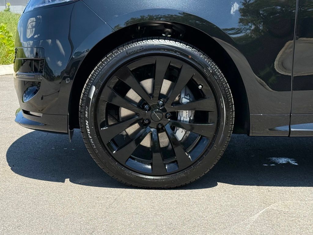 New 2026 Land Rover Range Rover Sport Dynamic SE AWD/4WD image 9