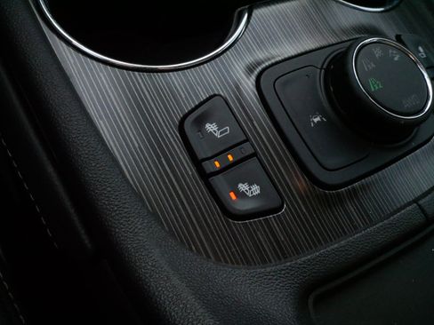 Used 2023 GMC Acadia SLT image 25