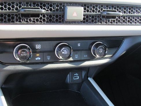 Used 2023 Honda HR-V LX image 16