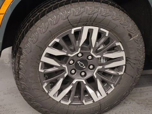 New 2026 Chevrolet Suburban Z71 w/ Comfort Package image 7