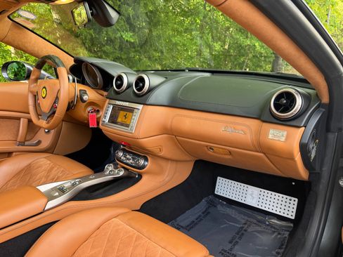 Used 2011 Ferrari California RWD image 53