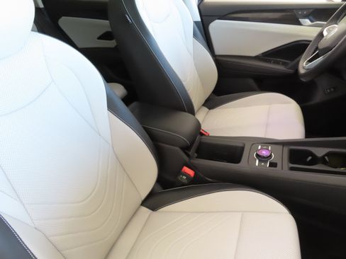 New 2026 Volkswagen Tiguan SE AWD/4WD image 26