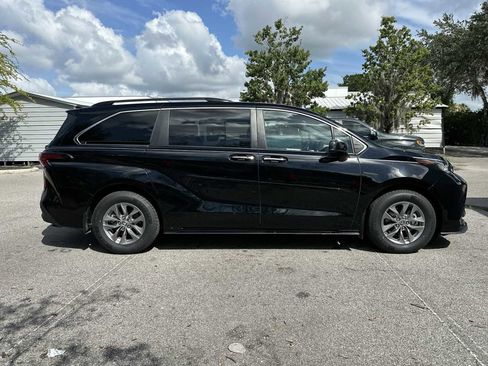 Used 2022 Toyota Sienna XLE FWD image 7