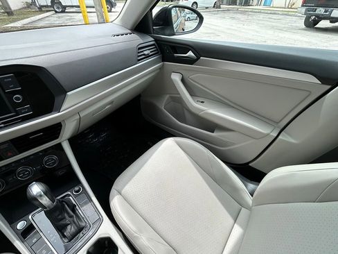 Used 2019 Volkswagen Jetta SE w/ Cold Weather Package image 11