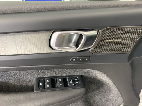 Used 2023 Volvo XC40 B5 Plus AWD/4WD image 14