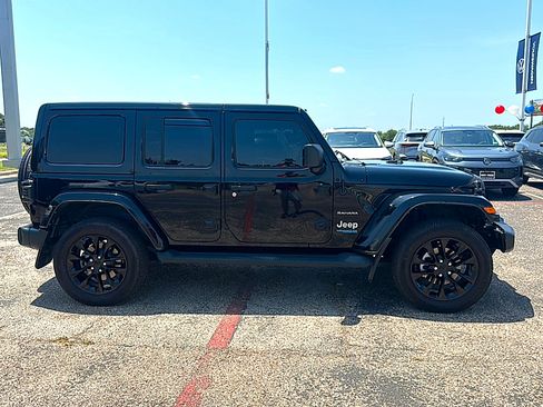 Used 2022 Jeep Wrangler Unlimited Sahara w/ Cold Weather Group AWD/4WD image 9