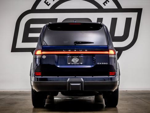 Used 2024 Lexus GX 550 w/ Cold Area Package AWD/4WD image 11