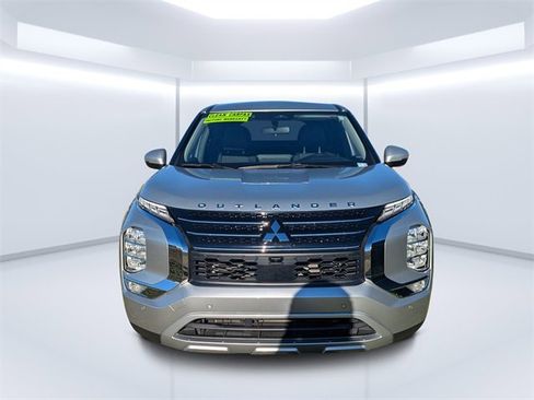 Used 2023 Mitsubishi Outlander SE image 8