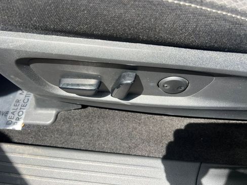 Used 2025 Nissan Pathfinder SV AWD/4WD image 23