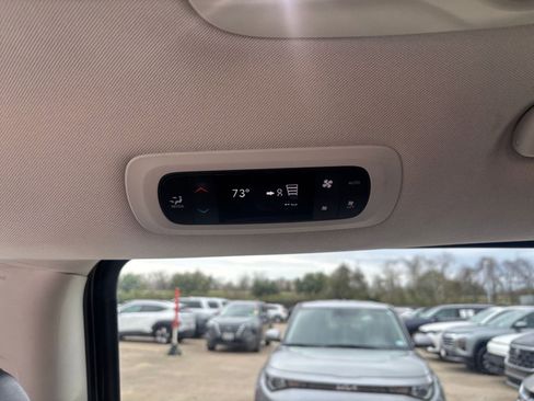 Used 2023 Chrysler Pacifica Touring-L image 20